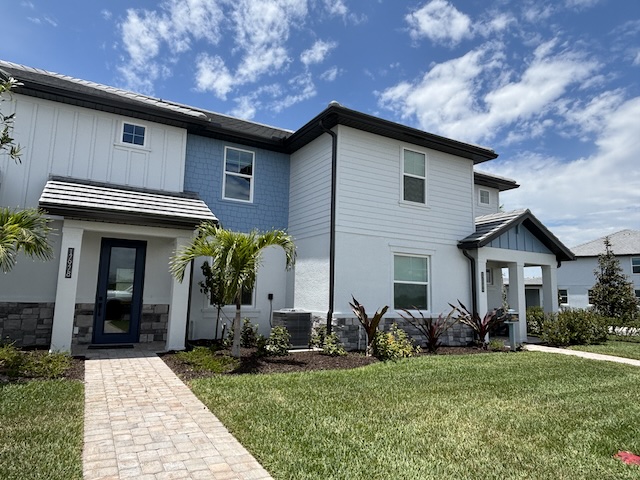 outside front of townhomes in wellen park florida by M/I homes in palmera at wellen park type of homes in wellen park